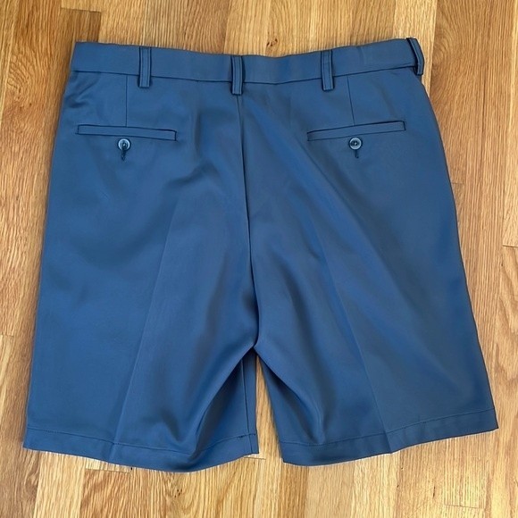 Haggar Men’s Coll 18 Pro Pleated Expandable Shorts - Picture 5 of 8